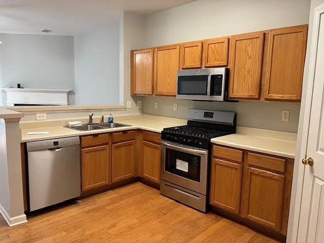1504 Cove Creek Cir — Photo 3