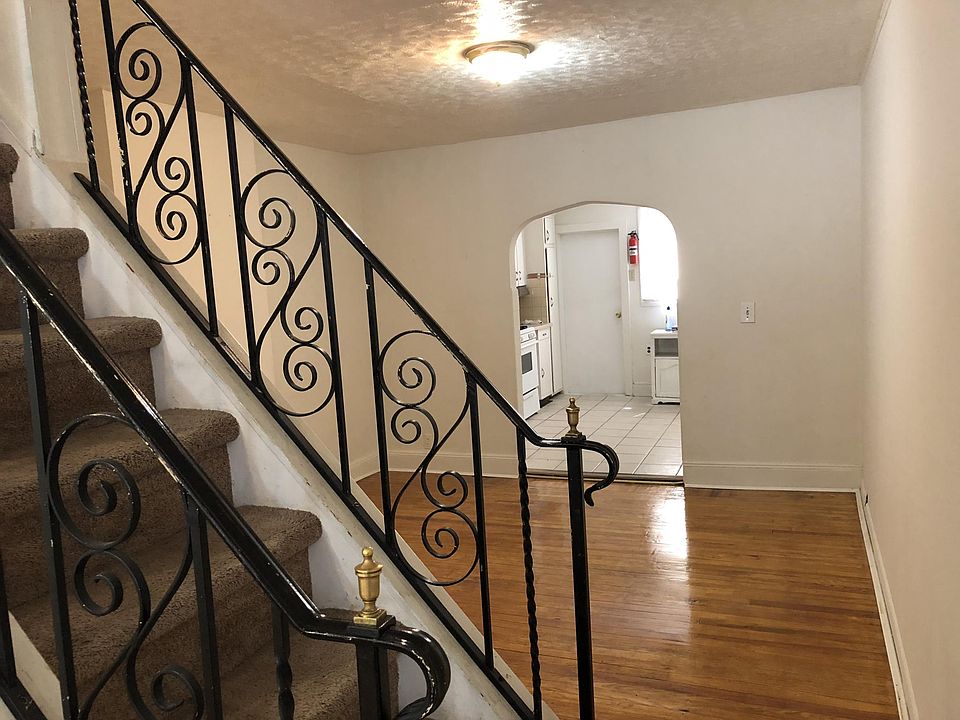 2nd image of 39 College St
