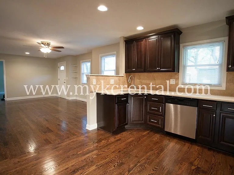 5329 Linden St — Photo 7