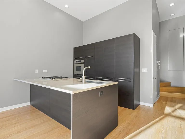 1541 N Bosworth Ave #3 — Photo 2