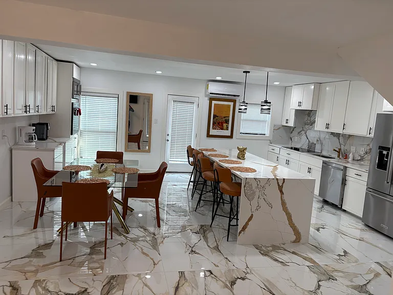 1820 N Macgregor Way — Photo 41