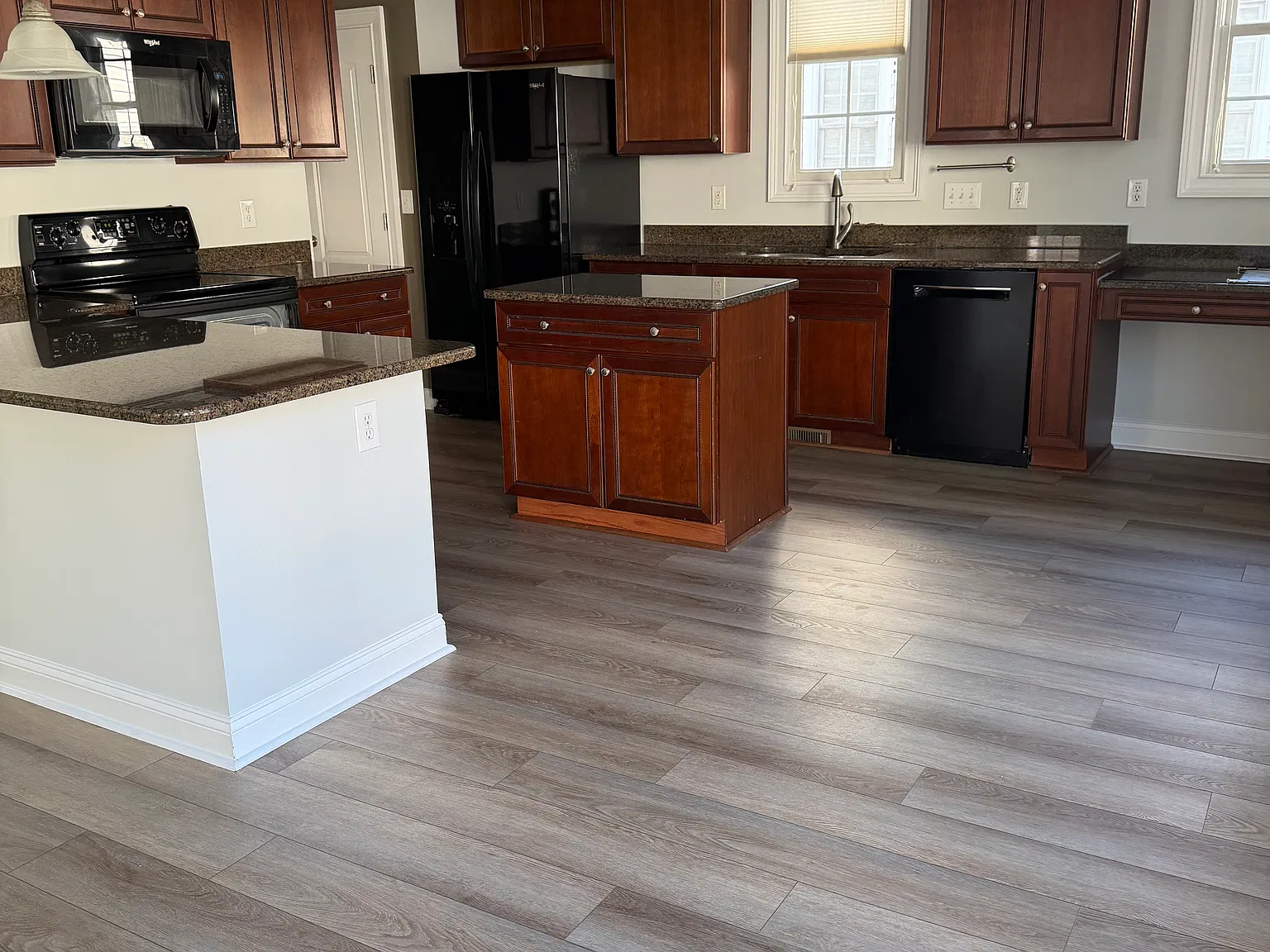 4 bed, 3.5 bath, 2810 sqft, $2,895 — Photo 4