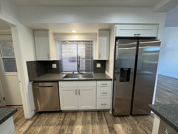 Kitchen (Dishwasher + Fridge)