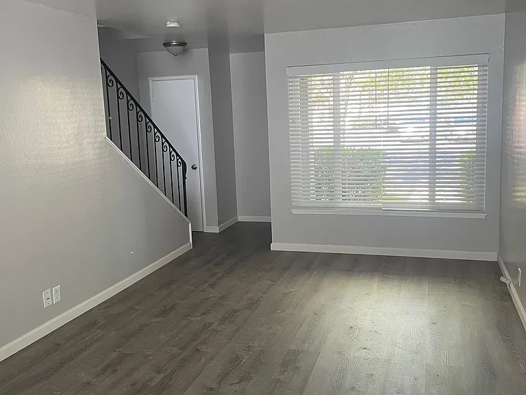 5496 Carlson Dr — Photo 12