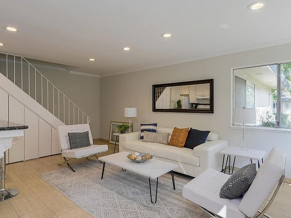 4th image of 371 N 1st St APT 3