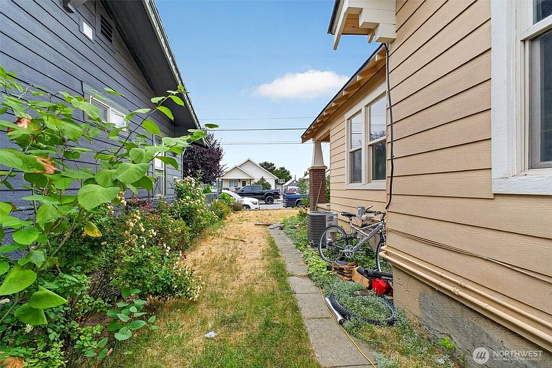 5th image of 1002 Methow Street