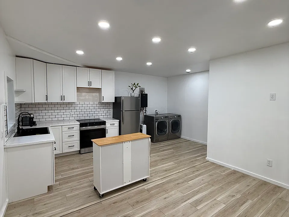 635 Primavera Rd #2