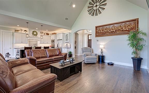 5th image of 1006 Balgair St