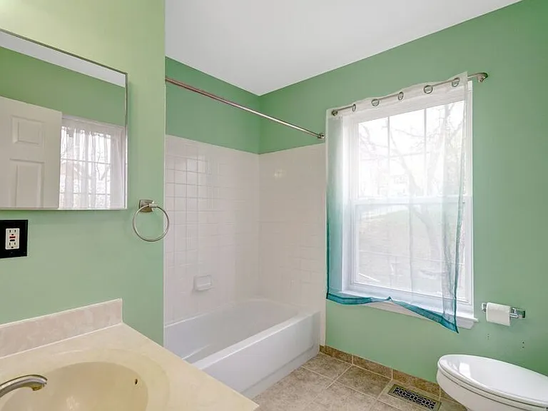 1121 Varney St SE — Photo 39