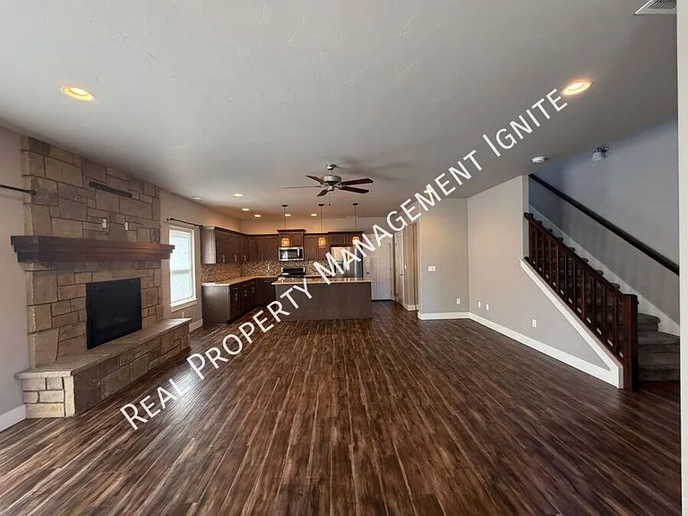 20531 SE Stanford Pl — Photo 2