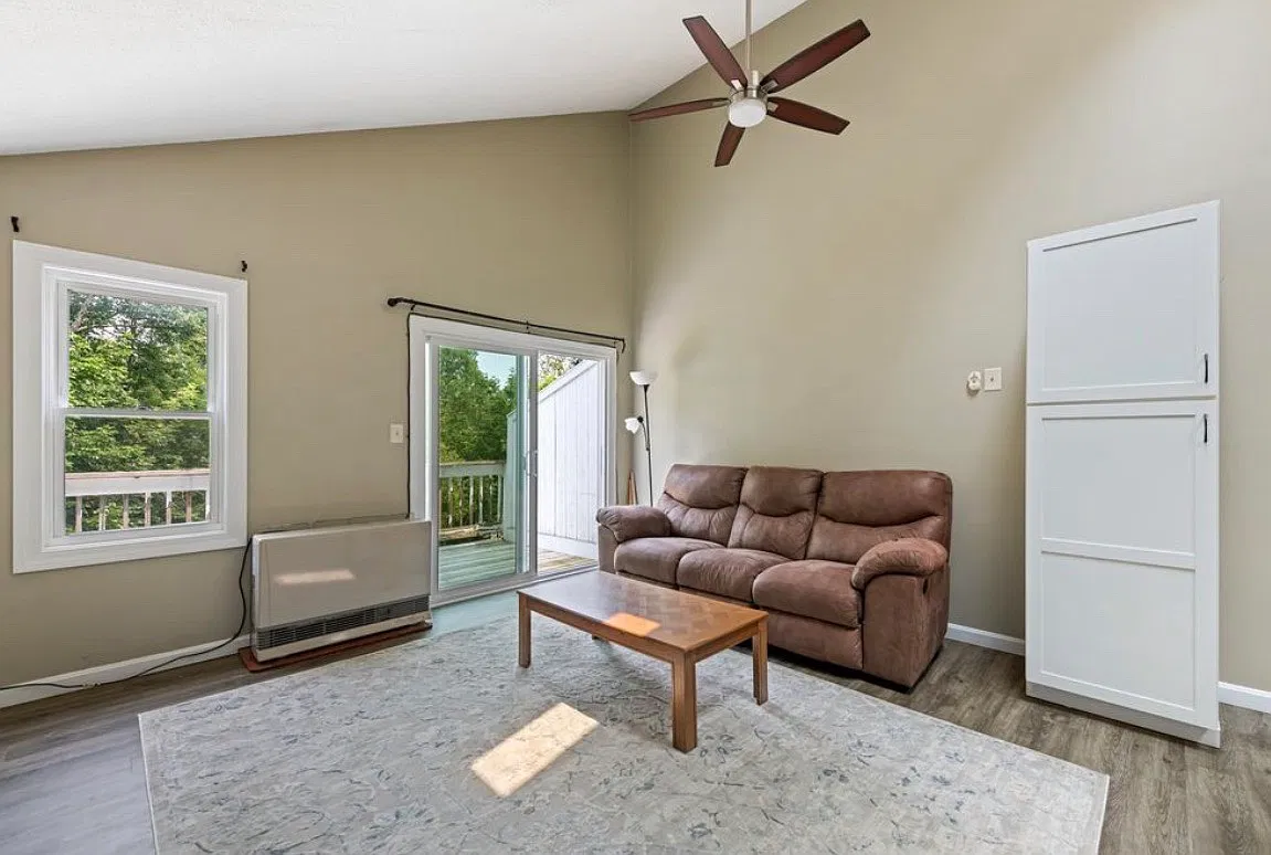 33 Plaza Village Rd — Photo 3