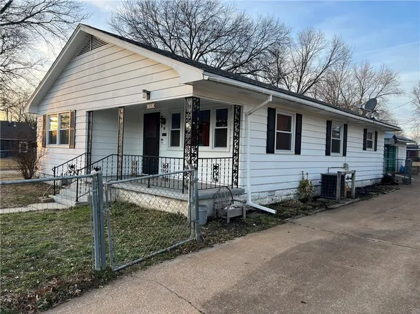 909 E 13th St, Pittsburg, KS 66762