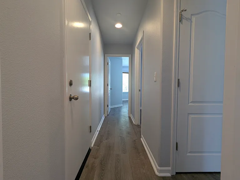 286 Santa Barbara Ave — Photo 30