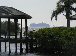 961 Allegro Ln, Apollo Beach, FL 33572