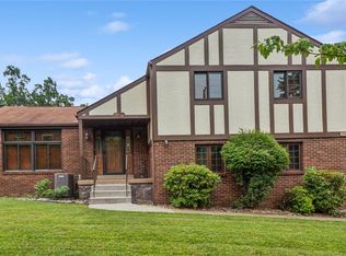 982 Braddock Rd, Pittsburgh, PA 15221