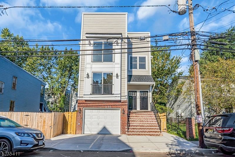 1st image of 147 Isabella Ave