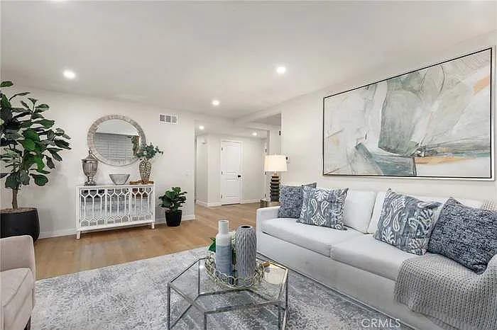 1725 W Harvard St — Photo 5