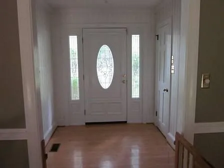 403 Greenwood Dr — Photo 2