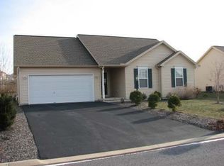 112 Arbor Bluff Dr, Pleasant Gap, PA 16823