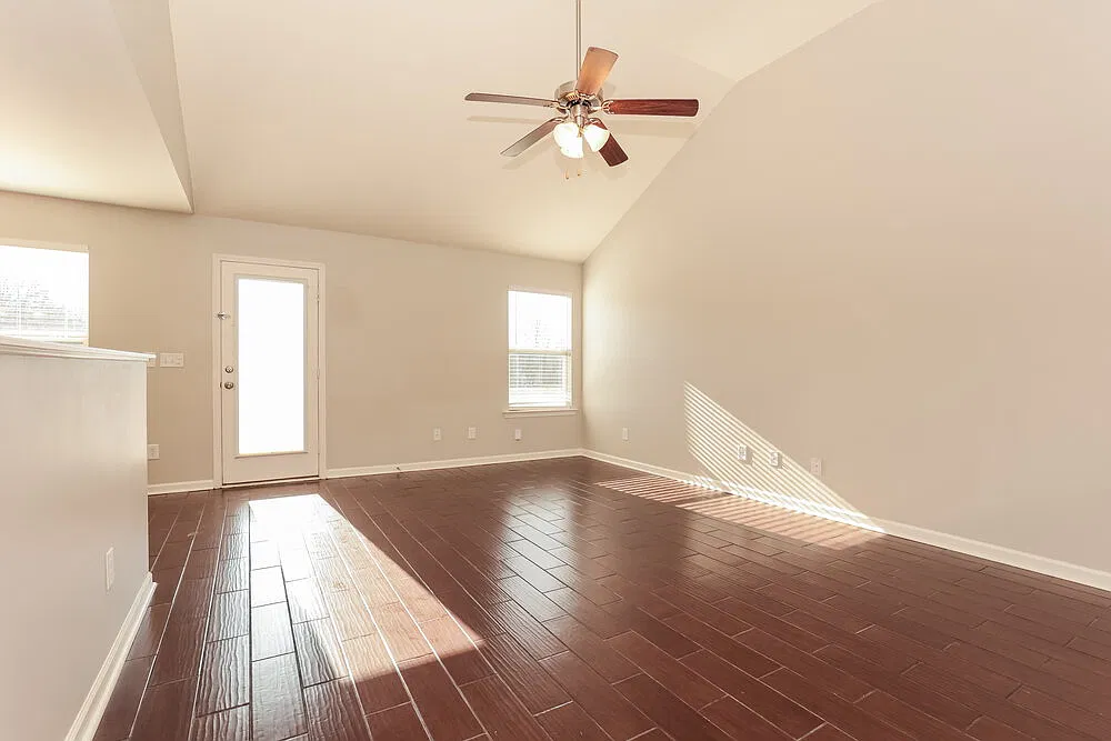 4 bed, 3.0 bath, 1881 sqft, $3,280 — Photo 4