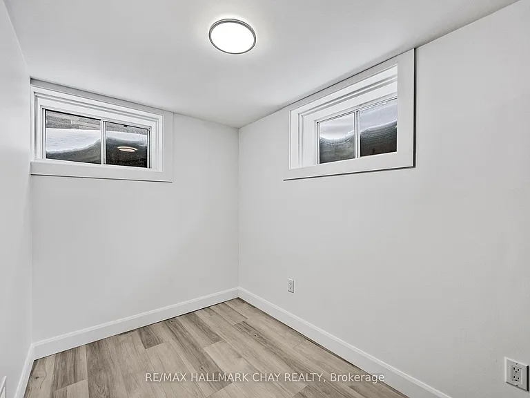 204 Tupper St W #LOWER — Photo 14