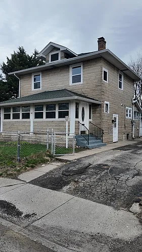 445 W 25th St Photo 1