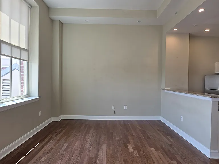 314-22 Walnut St #503 — Photo 13