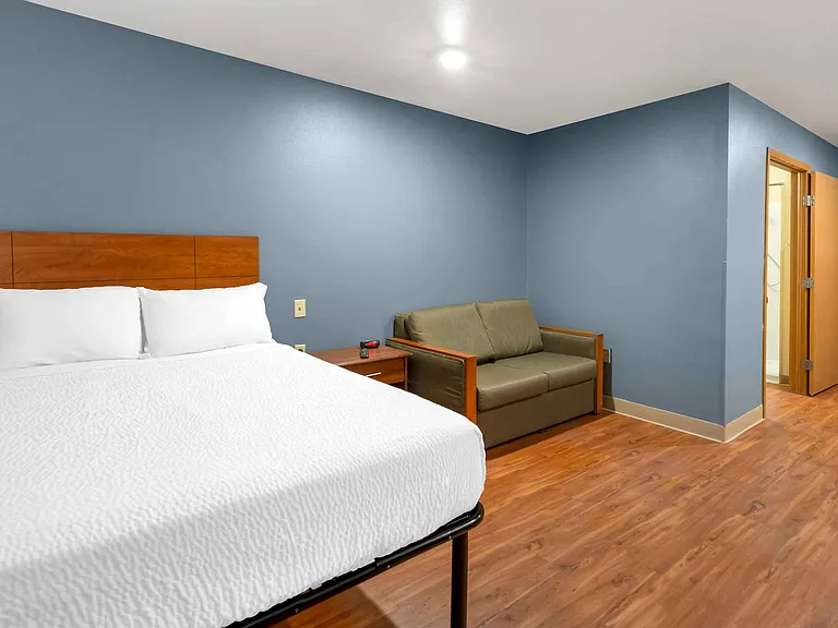 Deluxe Studio - 1 Full Bed