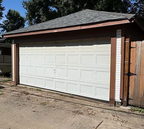 5th image of 142 Lorenz Ave
