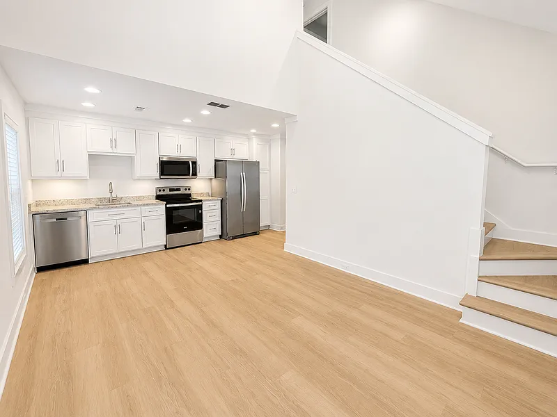 2 bed, 2.0 bath, 900 sqft, $1,990 — Photo 1