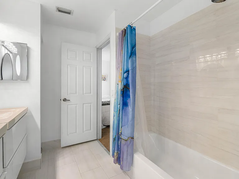 7087 NW 78th Pl — Photo 29