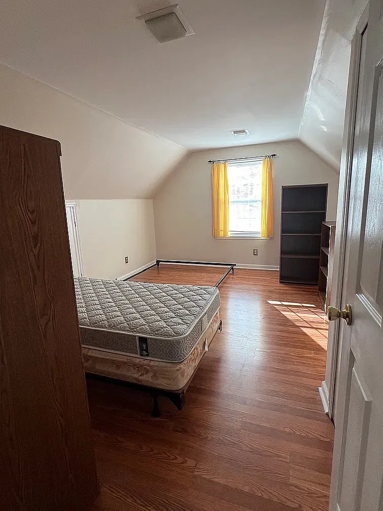 4 bed, 1700 sqft, $3,000 — Photo 3