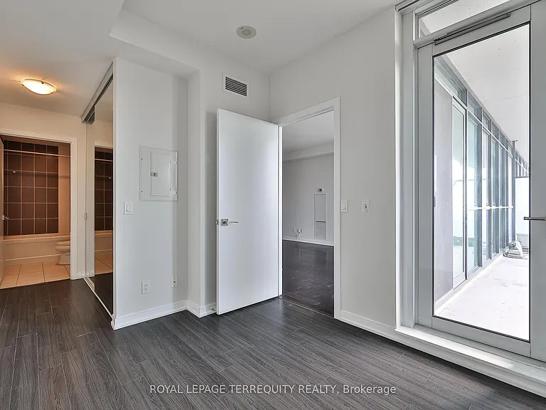 770 Bay St #2412 — Photo 28