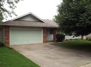 3163 W Village Ln, Springfield, MO 65807