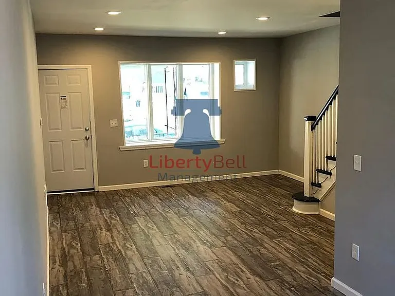 5810 Crittenden St — Photo 5