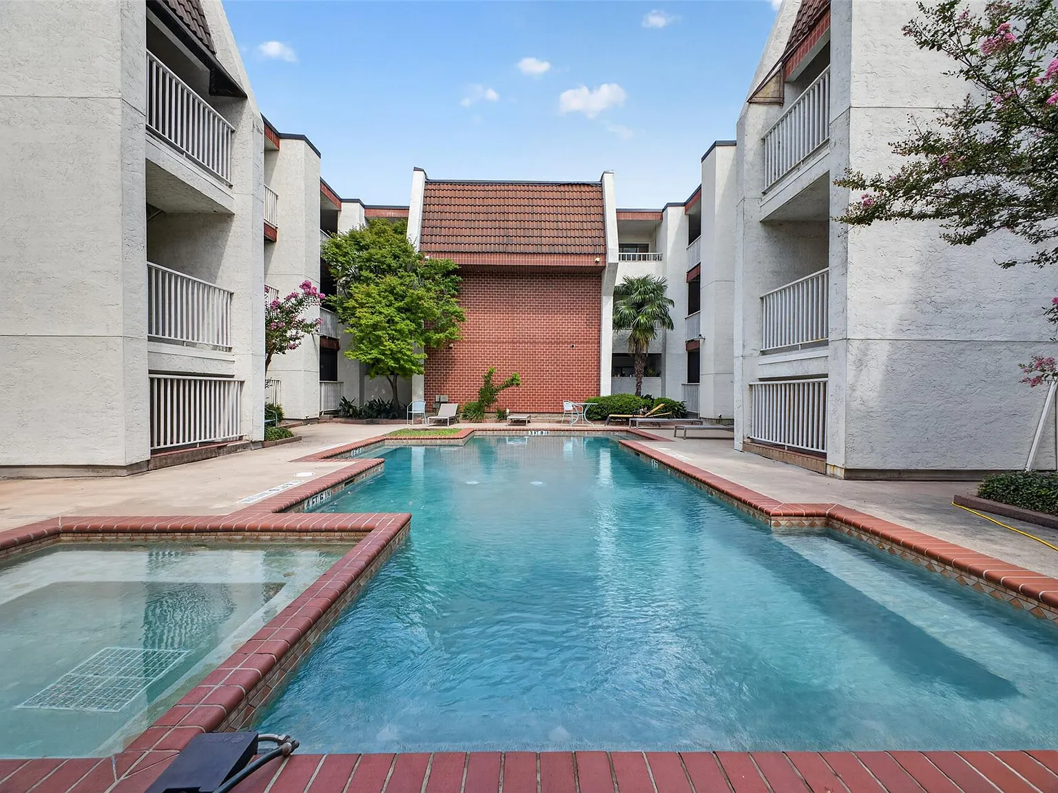 2 bed, 2.0 bath, 887 sqft, $1,950 — Photo 4