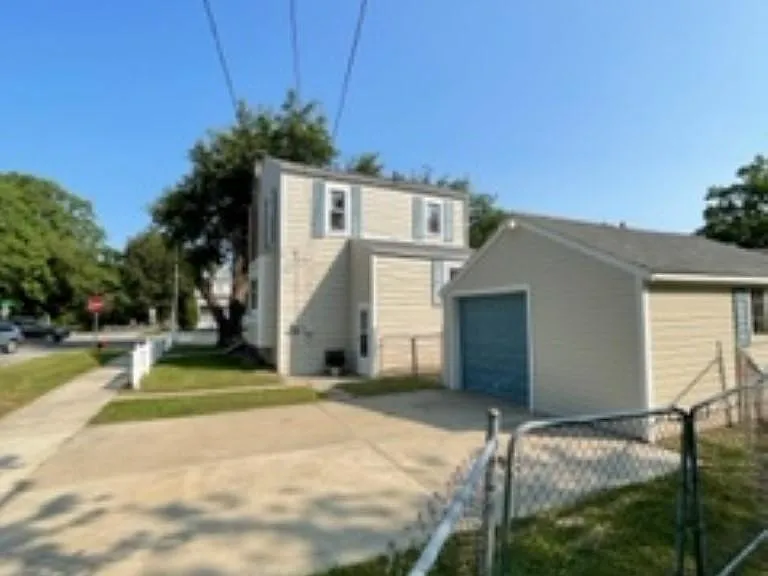 233 W Twelve Mile Rd — Photo 6