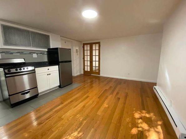 374 7th St APT 2