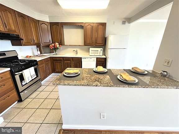 3rd image of 11801 Rockville Pike APT 711