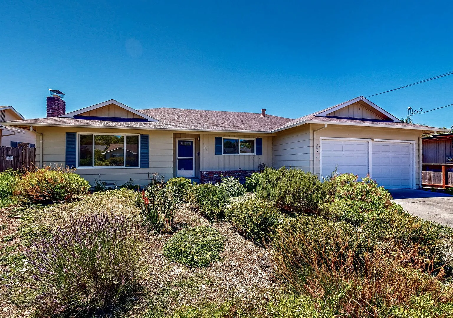 Bennett Valley! Bright and Newly Refurbished Three bedroom Two bathroom Single Family — Photo 1