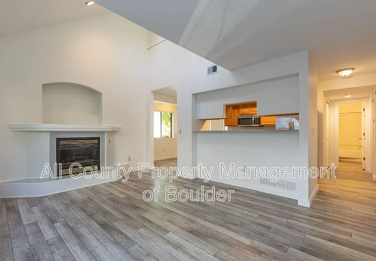 2317 Walnut St — Photo 5