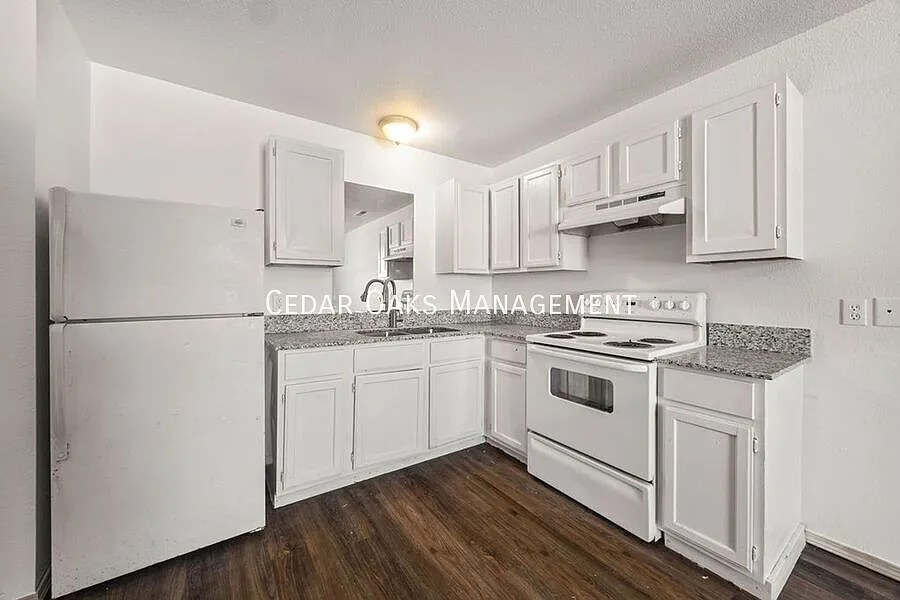 3 Bedroom Duplex With Open Living Area - Move In Promotion (Up To 1/2 Off First Months Rent Upon ... — Photo 4