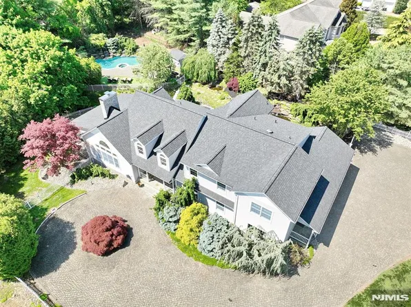 273 Glen Rd, Woodcliff Lake, NJ 07677