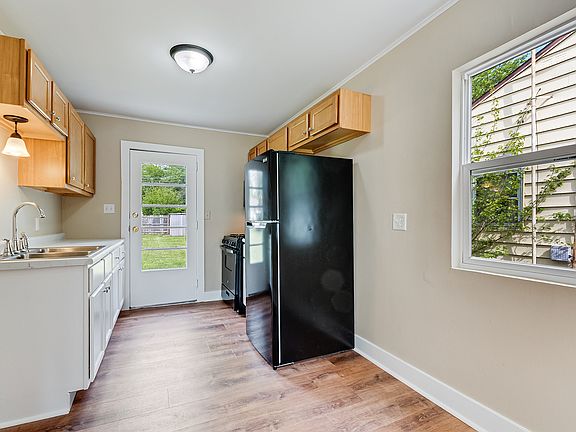 4th image of 209 S Reed St
