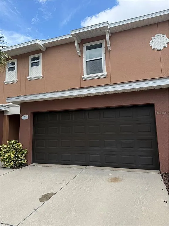 3 bed, 2.5 bath, 1602 sqft, $2,500 — Photo 2