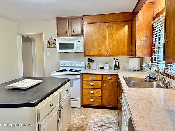 2nd image of 1106 Ellis Blvd