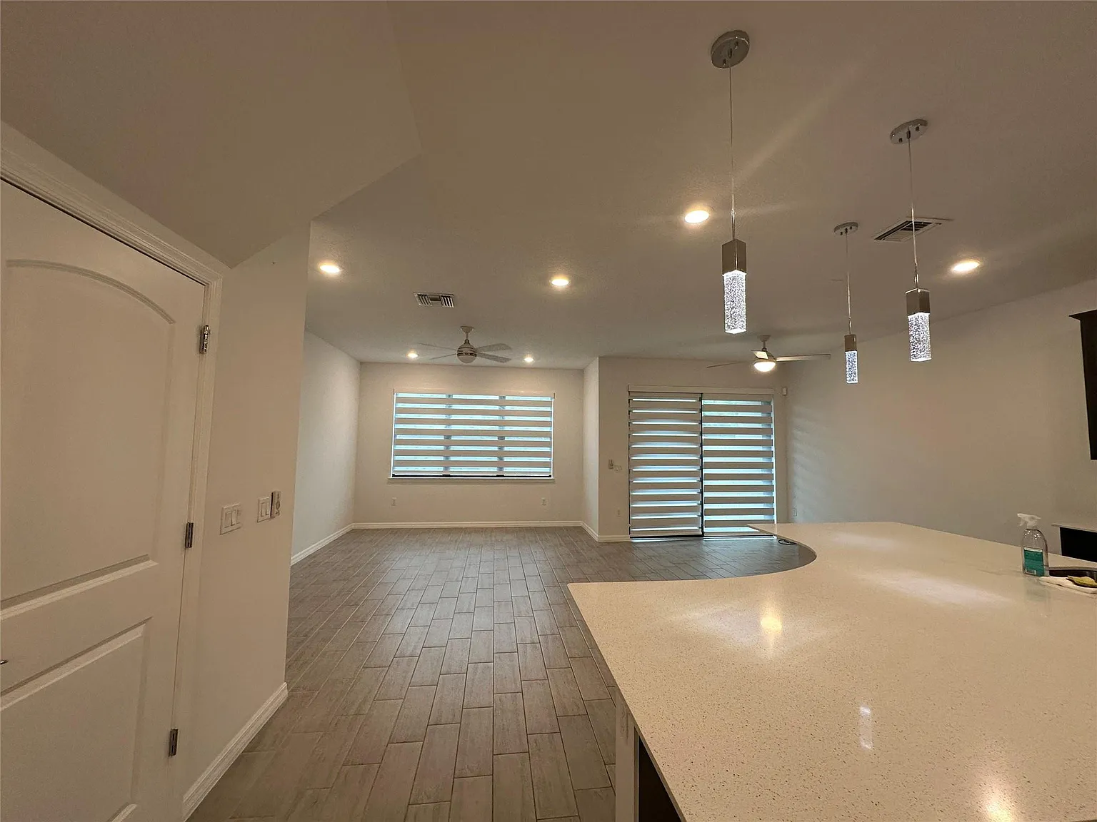 3 bed, 2.5 bath, 1895 sqft, $3,700 — Photo 3