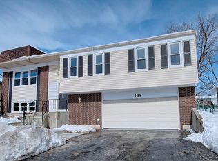 128 Camelot Way, Bolingbrook, IL 60440