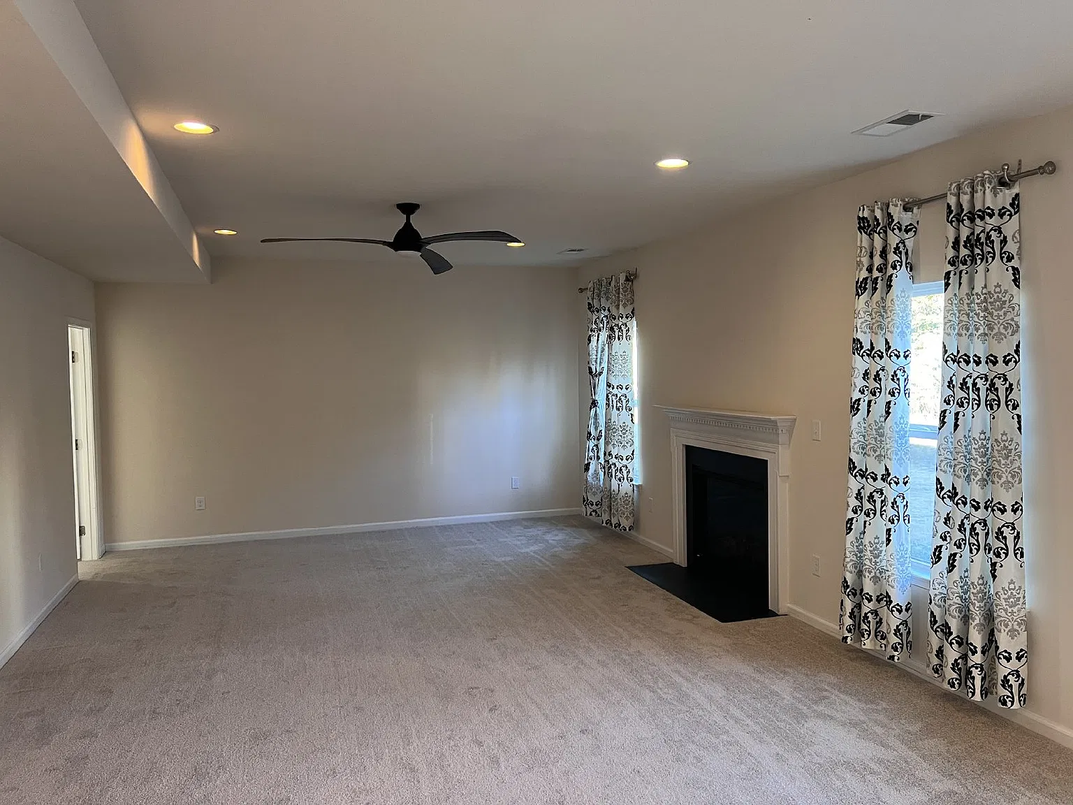 4 bed, 2.5 bath, 3182 sqft, $2,900 — Photo 3