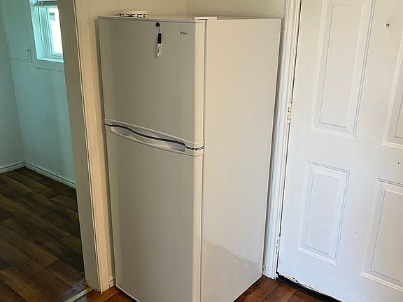 4th image of 1025 E Fordyce Ave